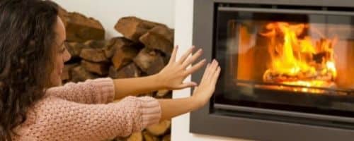 disfrutar el fuego de una salamandra a leña